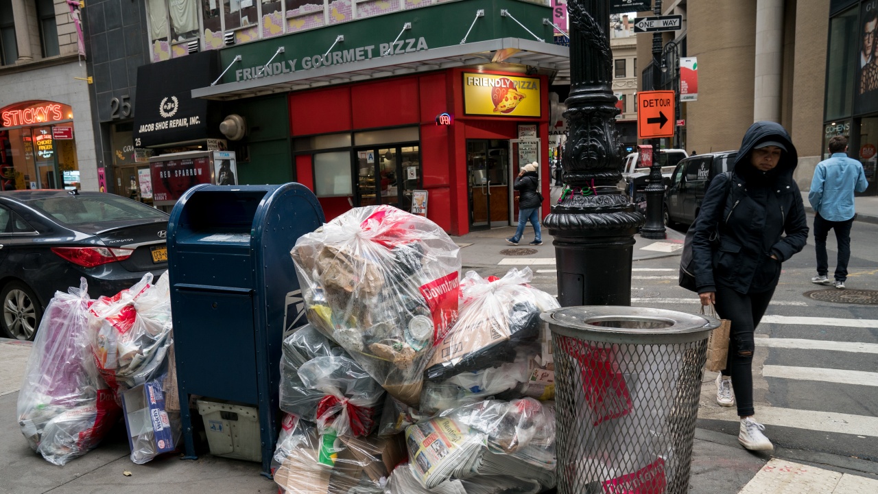 В Ню Йорк започват да събират боклука в контейнери