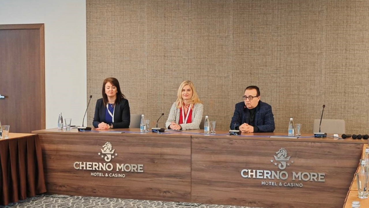 Министър Динкова: Програмата за реклама на Черноморските общини се отразява положително и на хотелиерите