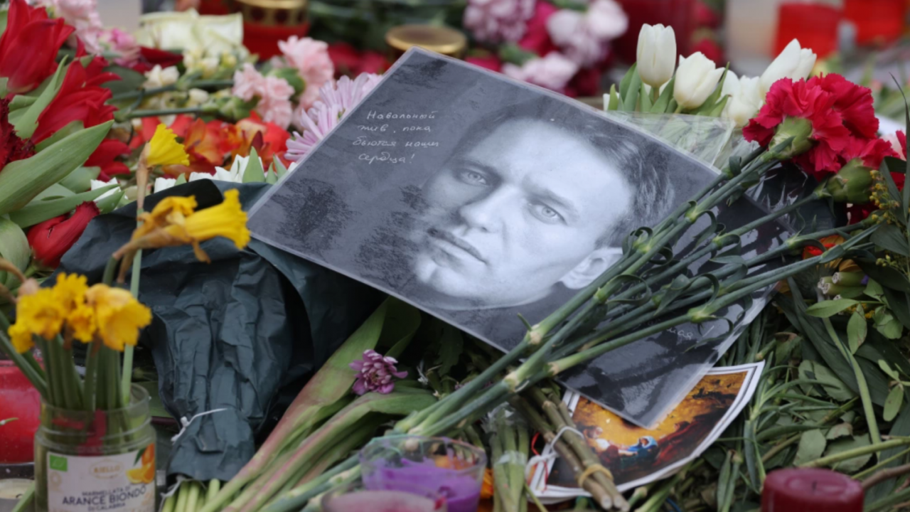 Свидетел по делото, пратило Навални за 19 г. в колония, е арестуван на погребението му