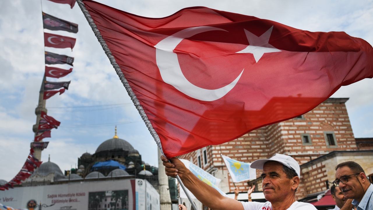 Висшата избирателна комисия на Турция обяви днес окончателните листи на