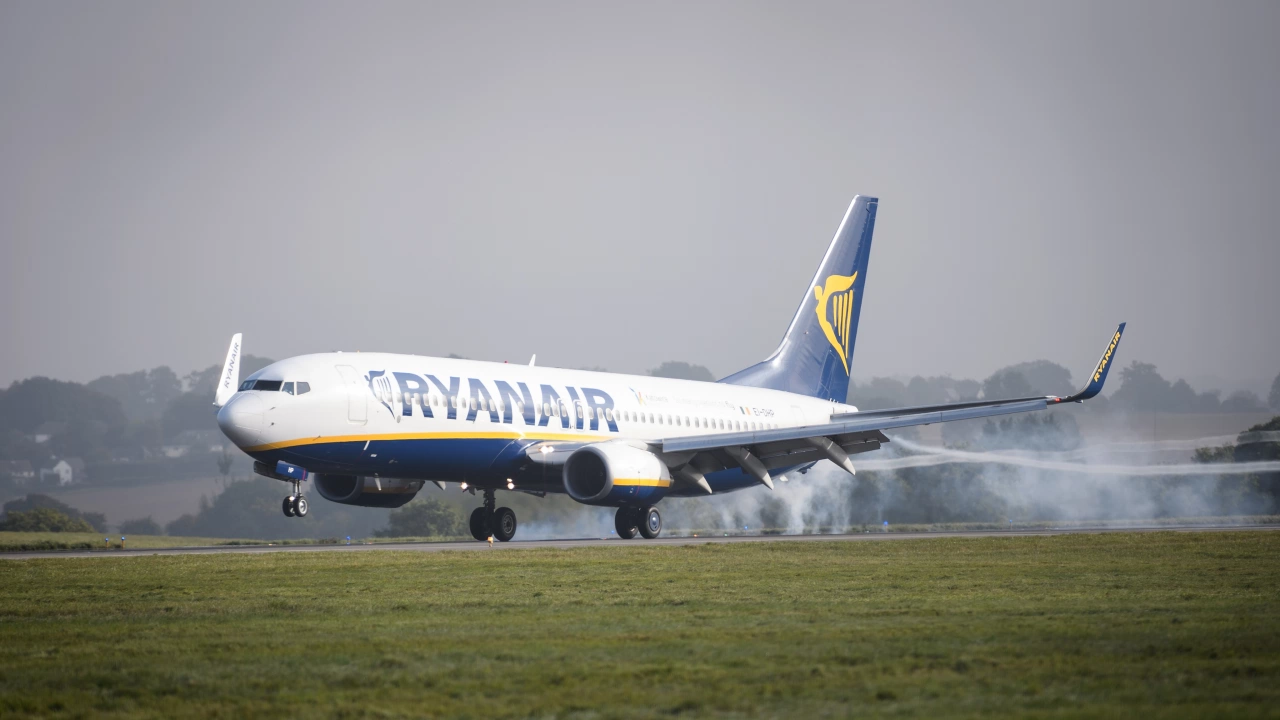 Ирландската нискотарифна авиокомпания Райънеър Ryanair може да се наложи да
