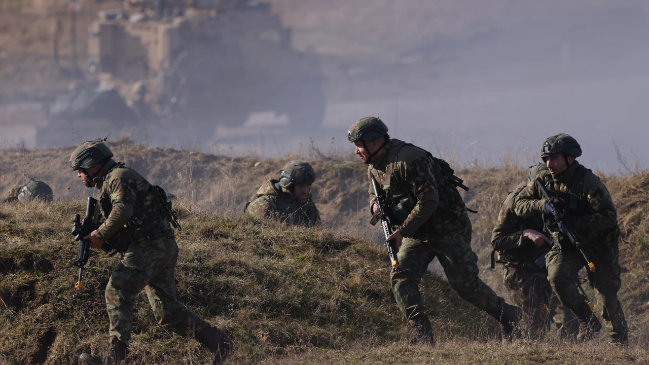 Дискусиите в западни демокрации относно пряка военна намеса в Украйна