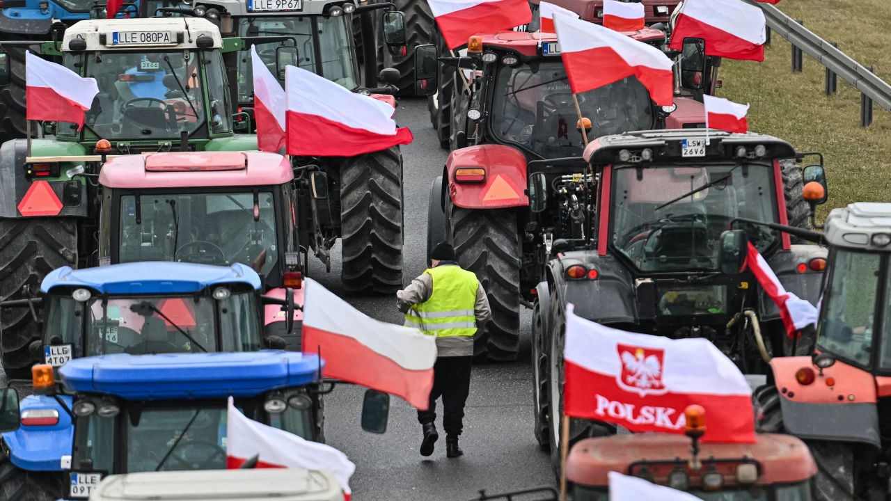 Хиляди фермери протестират днес в полската столица Варшава срещу селскостопанските