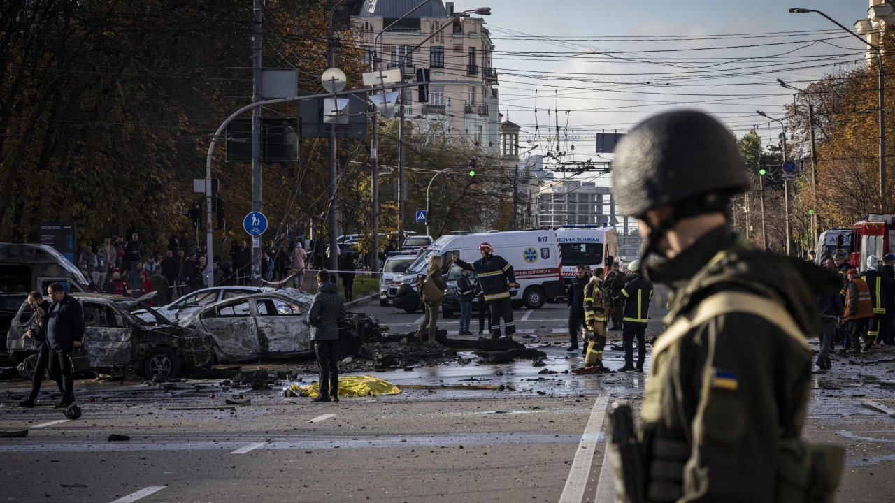 Двама украински полицаи бяха убити а четирима ранени при