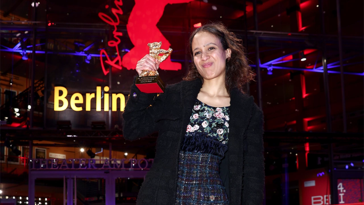 Като спечели награда Златна мечка на Берлинале  на 24 февруари с документалния
