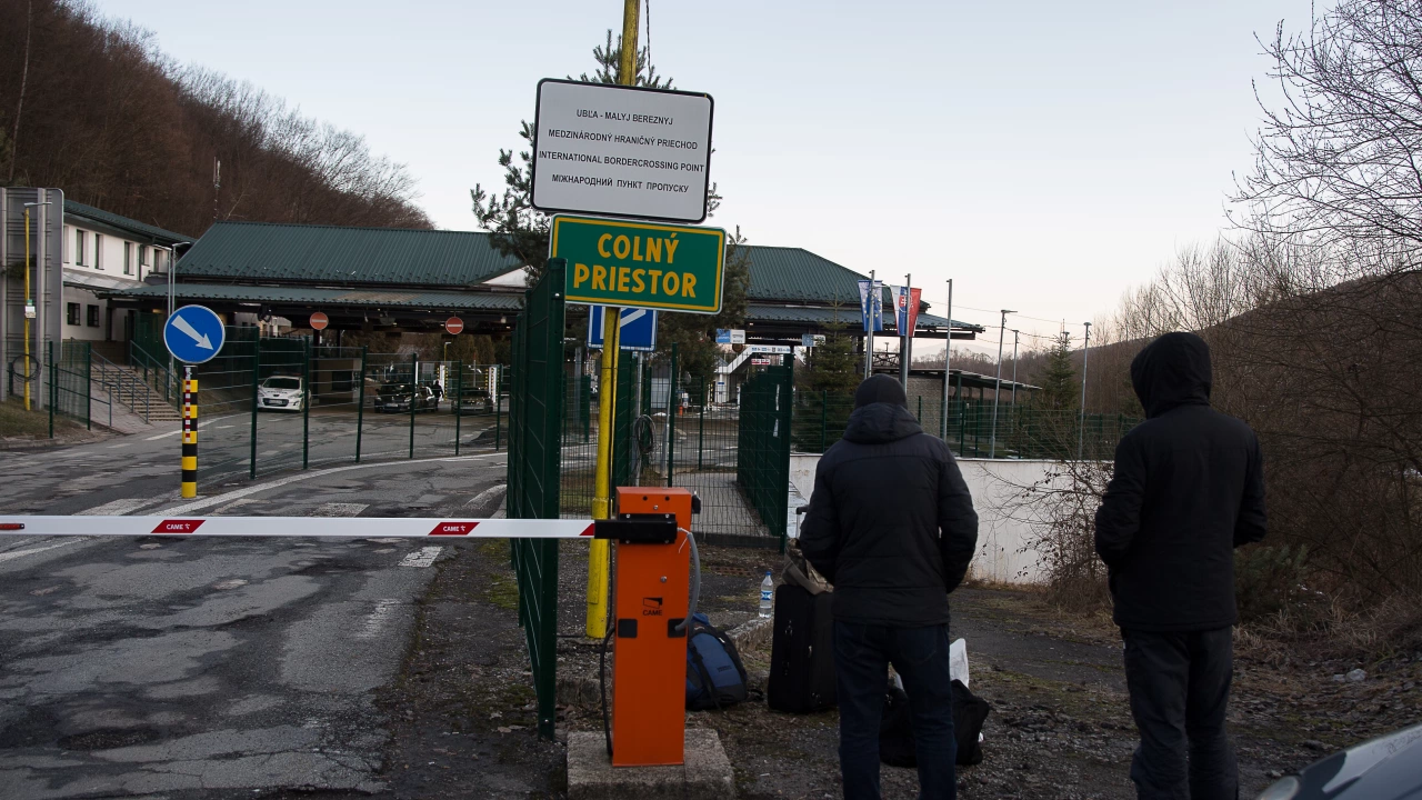 Полша прекратява разширения граничен контрол със Словакия в полунощ в