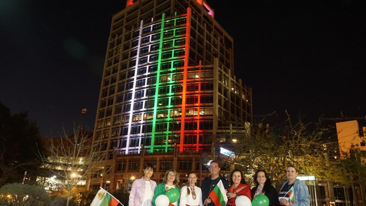 Емблематични сгради в САЩ бяха осветени в цветовете на българското знаме
