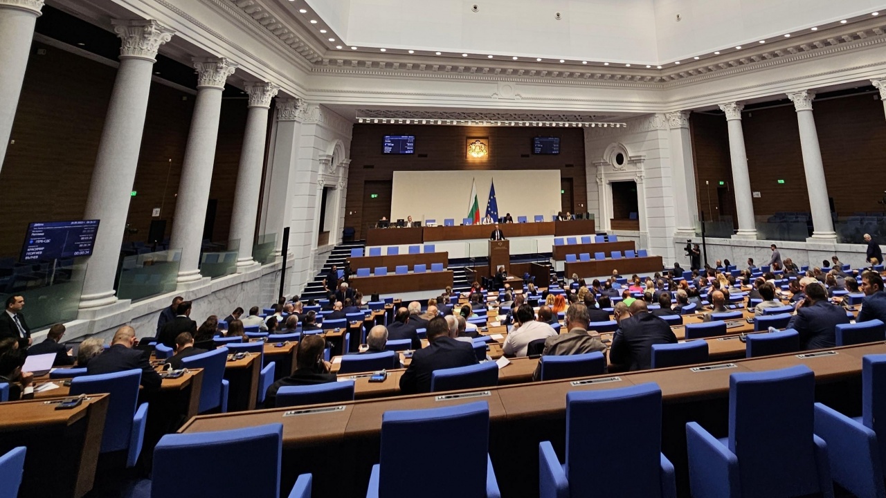 Парламентът гласува утре оставката на Денков