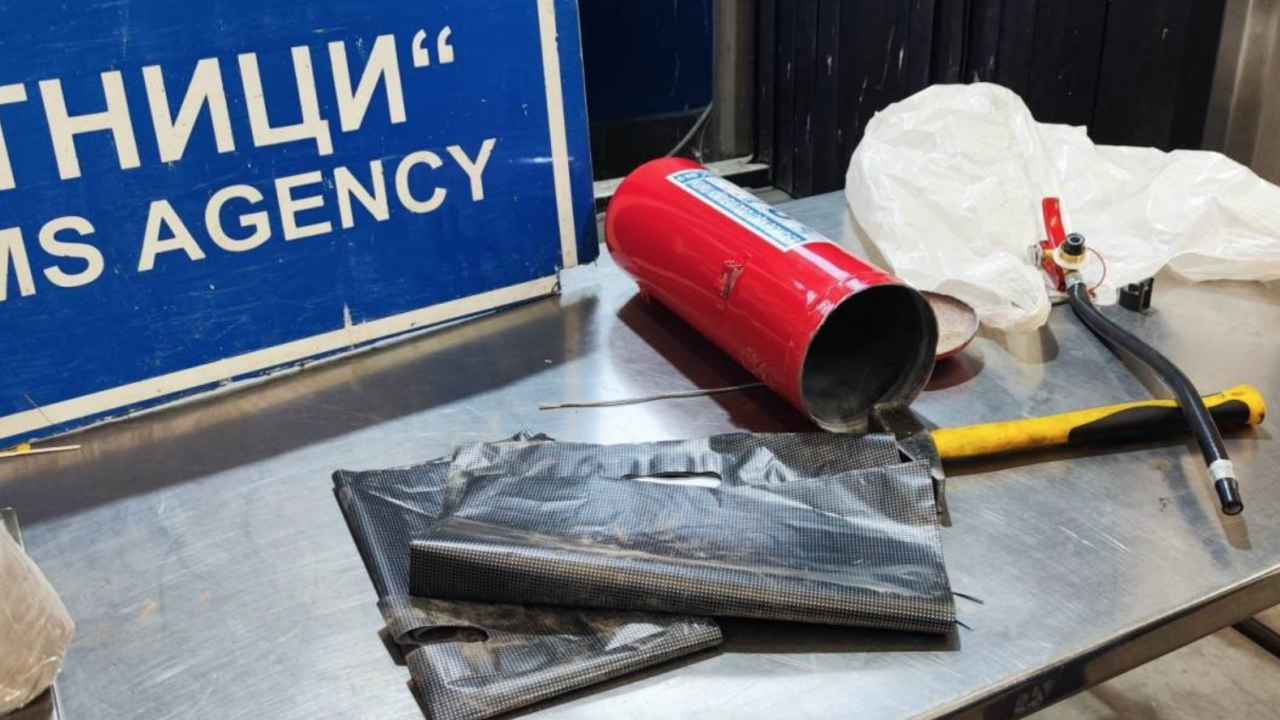 Митничари иззеха над 5 кг хероин, скрит в пожарогасител