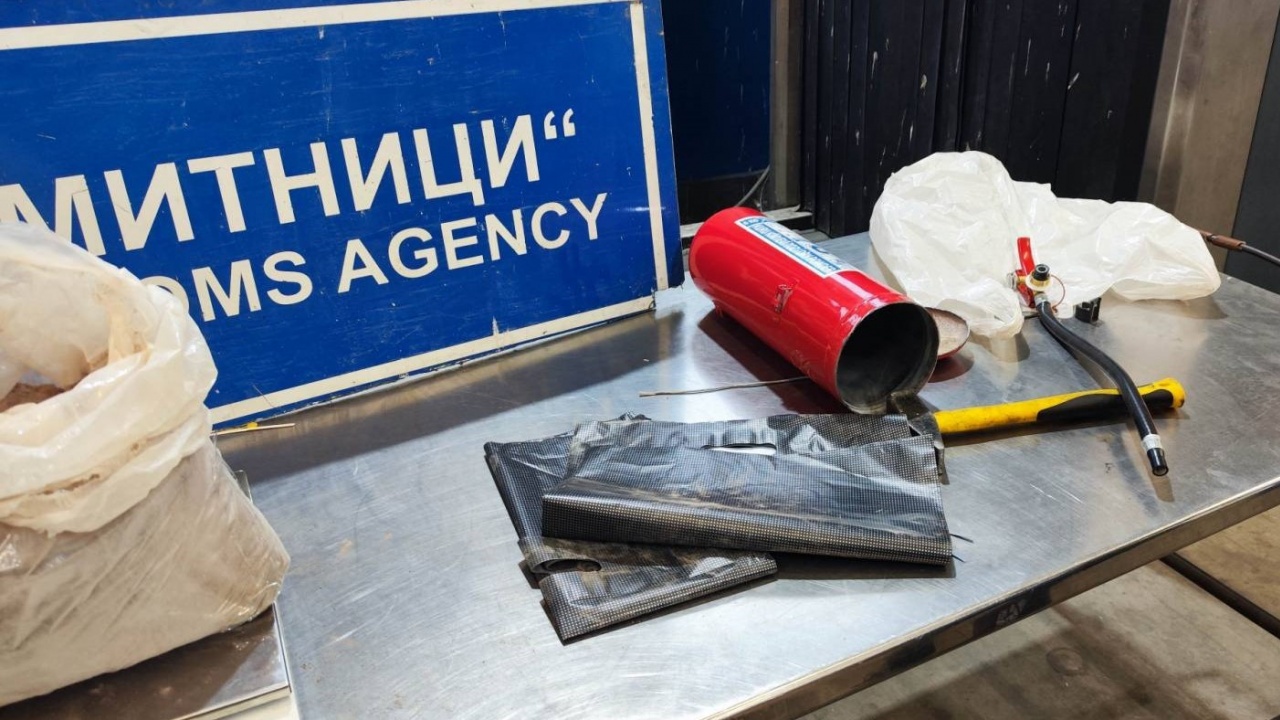 Митничари откриха близо 5,5 кг хероин в автобус на ГКПП