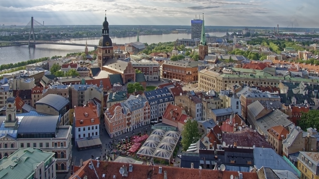 Латвия нареди на някои руски граждани да напуснат страната