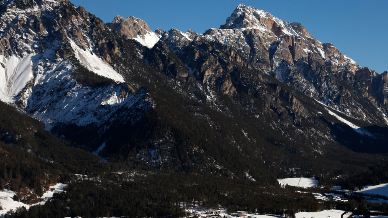 Шестима души са изчезнали по време на ски преход в