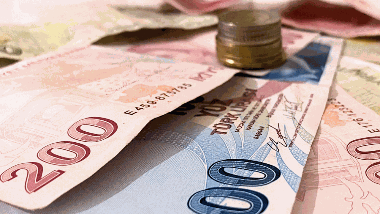 Турската лира отново поевтиня рекордно спрямо долара