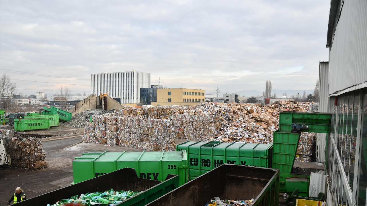 До началото на лятото заводът за отпадъци в София ще заработи в нормалните си параметри