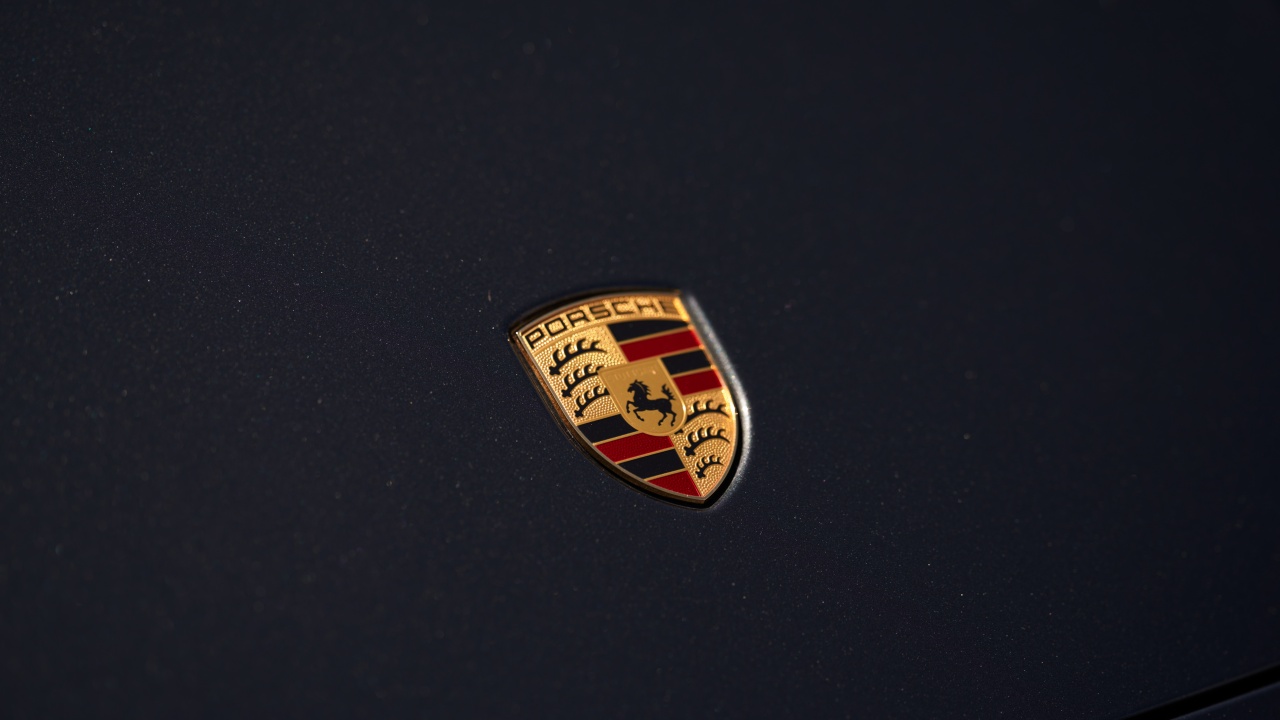 Германският производител на луксозни автомобили Порше (Porsche) днес обяви, че