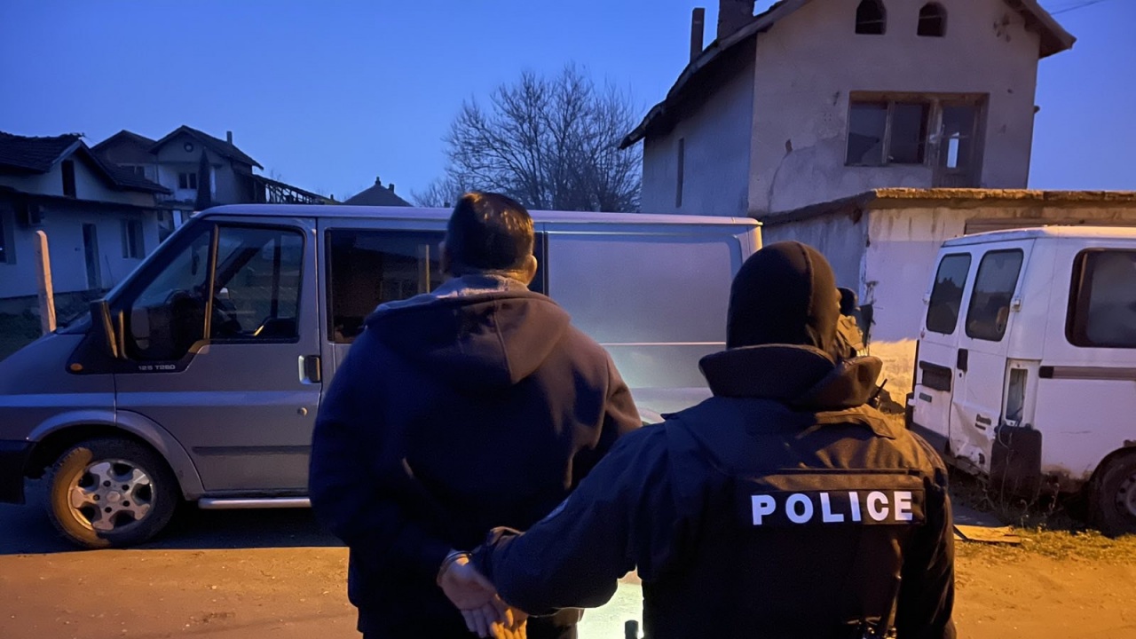 Издирвани от италианските власти българи са задържани в Лом и Враца