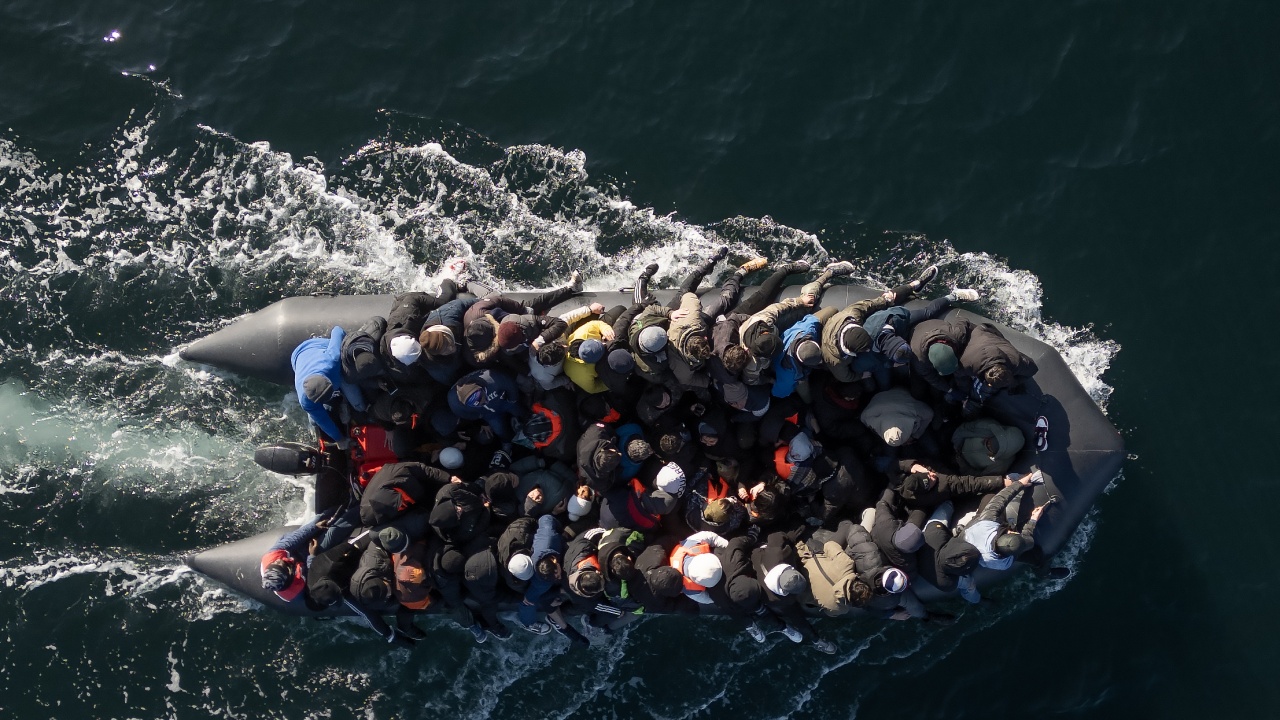 Засилен мигрантски поток към гръцките острови