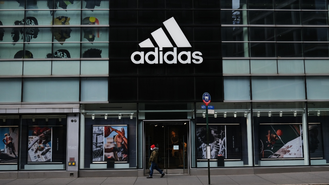 Германският гигант за спортни облекла Адидас (Adidas) регистрира първата си