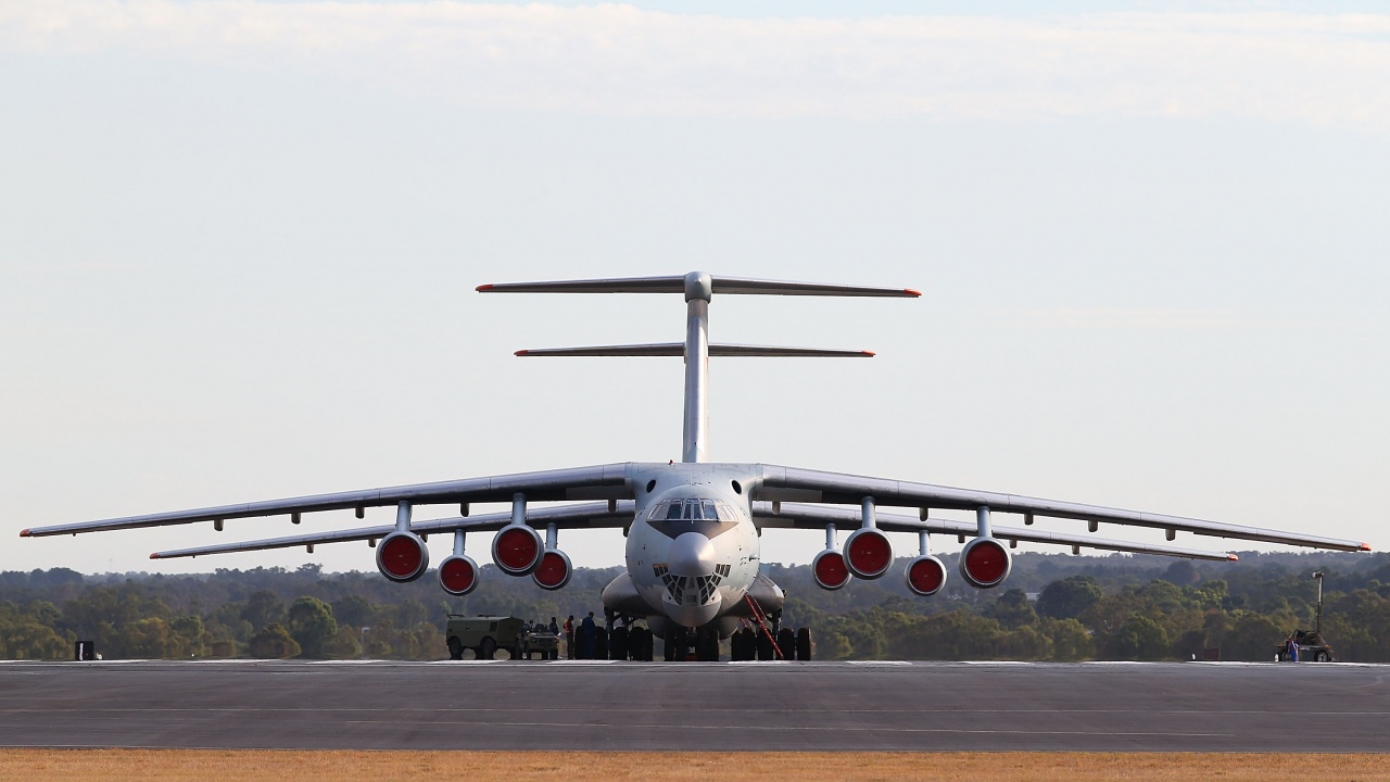 Товарен самолет, собственост на поставена под санкции от САЩ руска