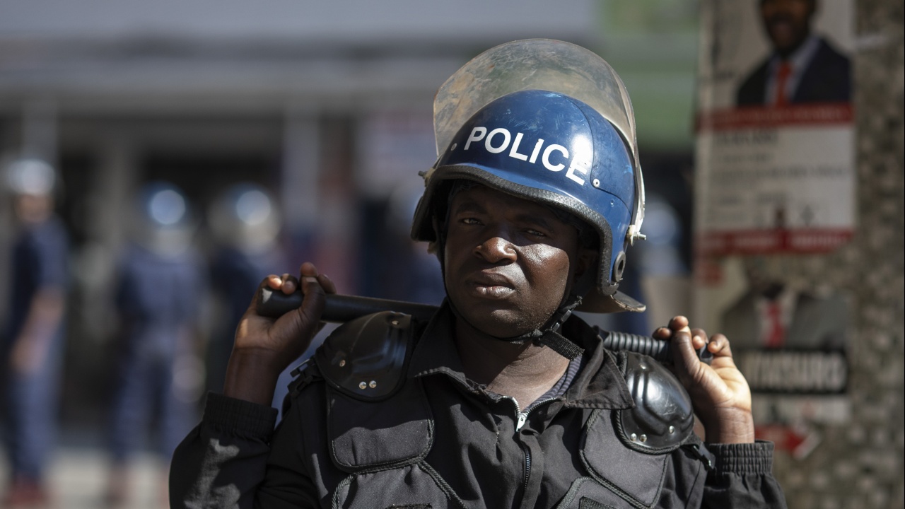 Полицията в Зимбабве обяви за ареста на лидера на страховит