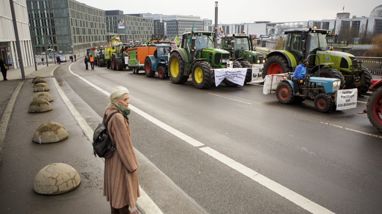 Протестиращи фермери затрудняват трафика към големите пристанища в Белгия