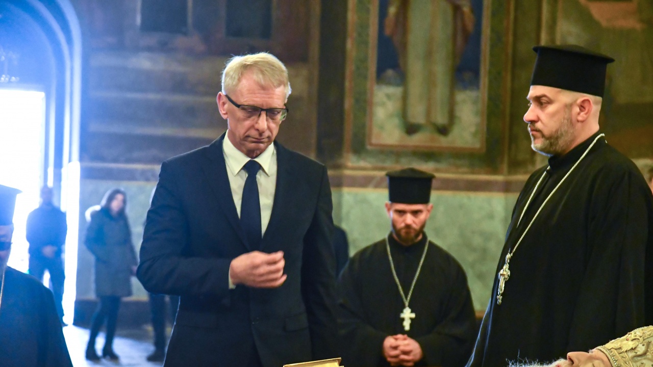 Денков и Габриел, кметът на София и други държавници се простиха с патриарх Неофит