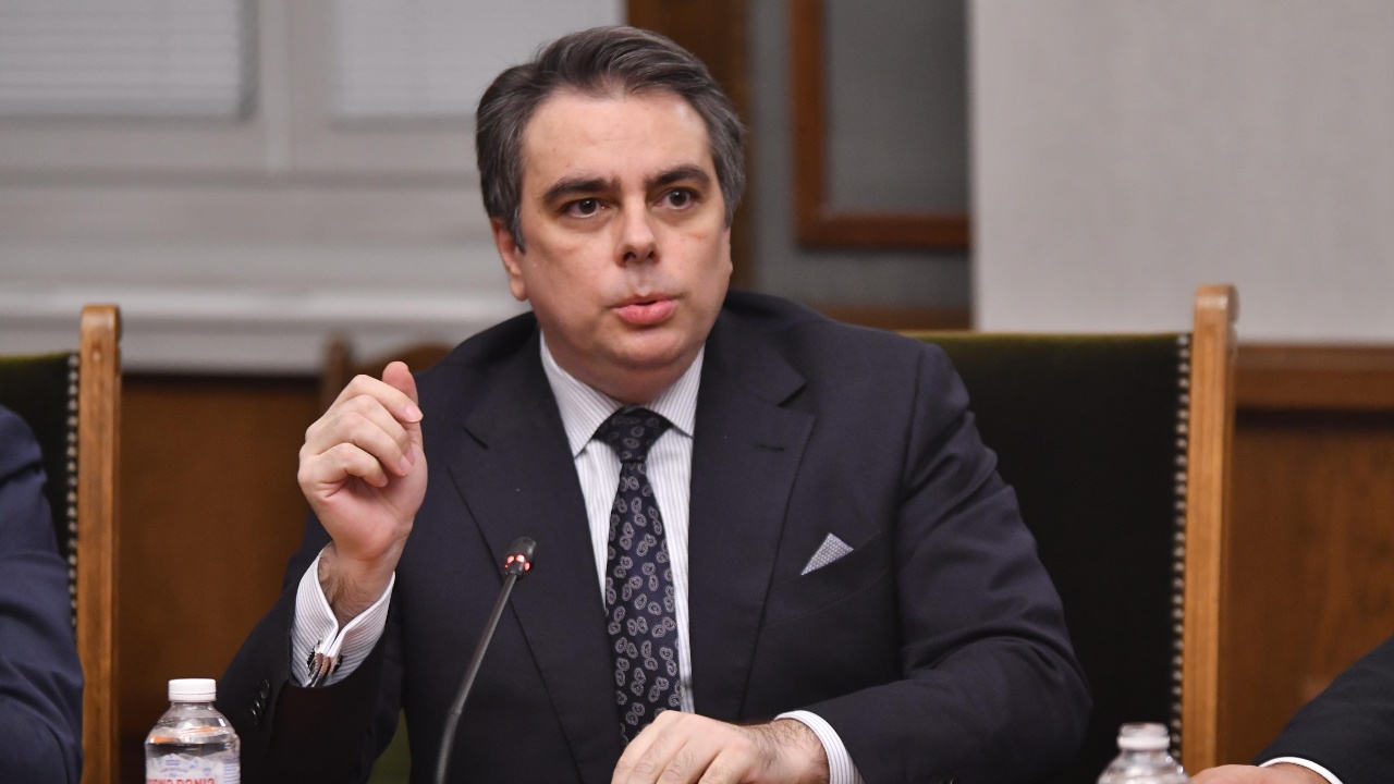 Асен Василев: Няма да вдигаме данъците, въпреки препоръките на МВФ да го направим