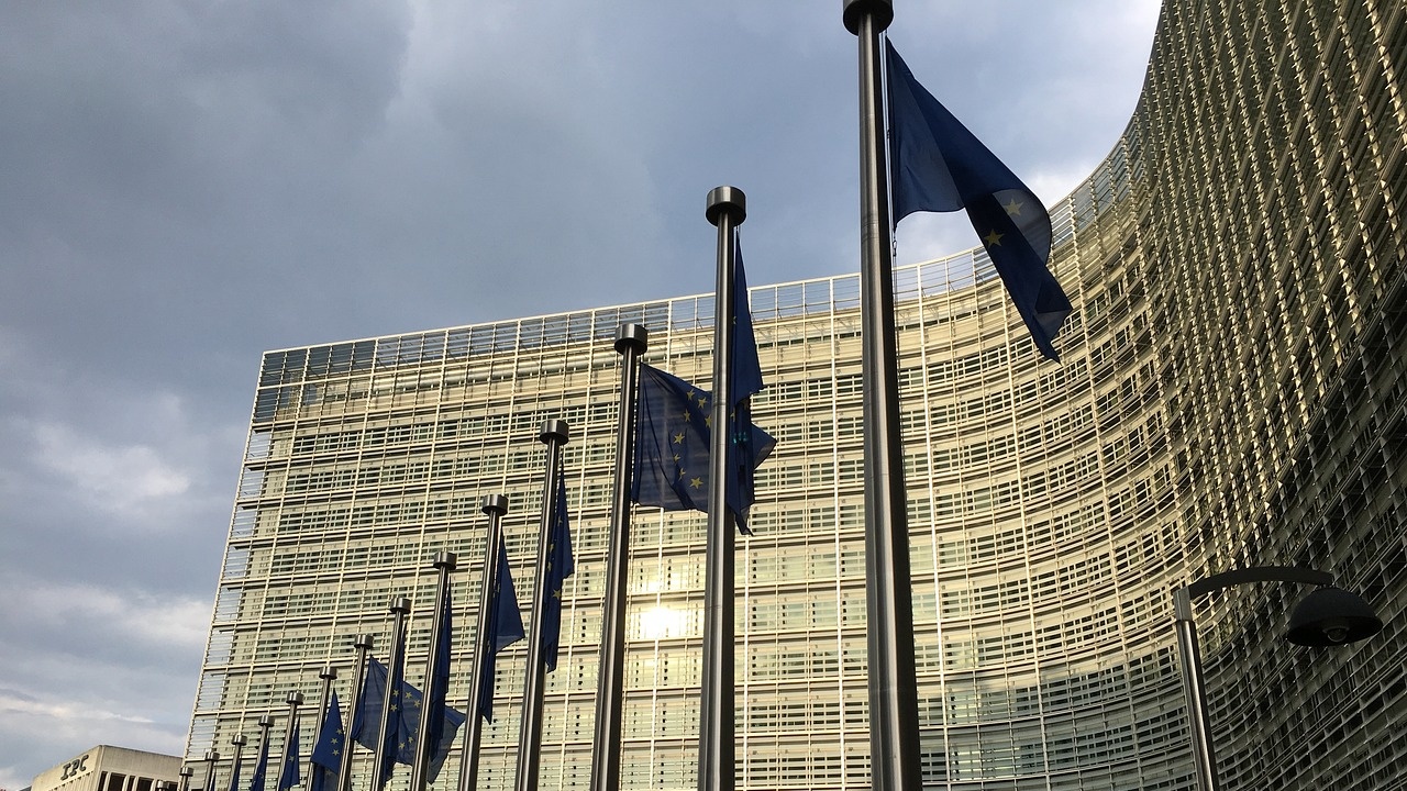 Европейската комисия обмисля възможността да забрани вноса на земеделски стоки