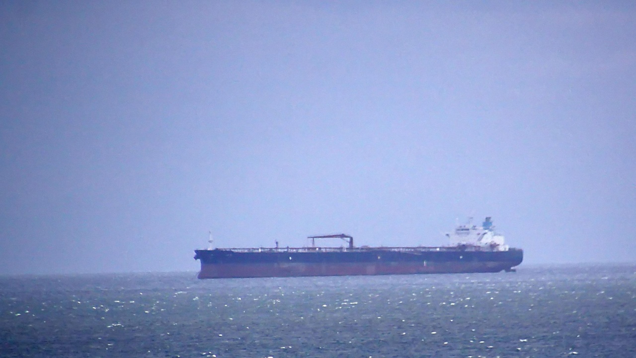 Kораб на индийския флот пресрещна Руен и поиска от сомалийските пирати да се предадат