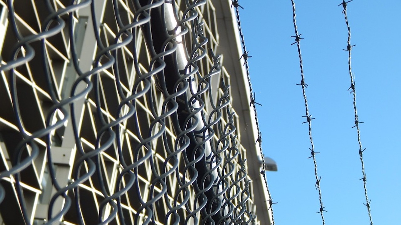 Служители в седем затвора в испанската област Каталуния блокираха достъпа