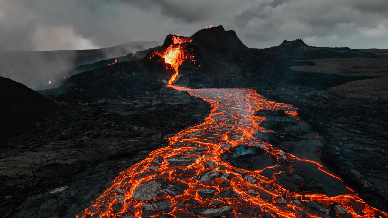 Евакуираха град в Исландия заради вулкан