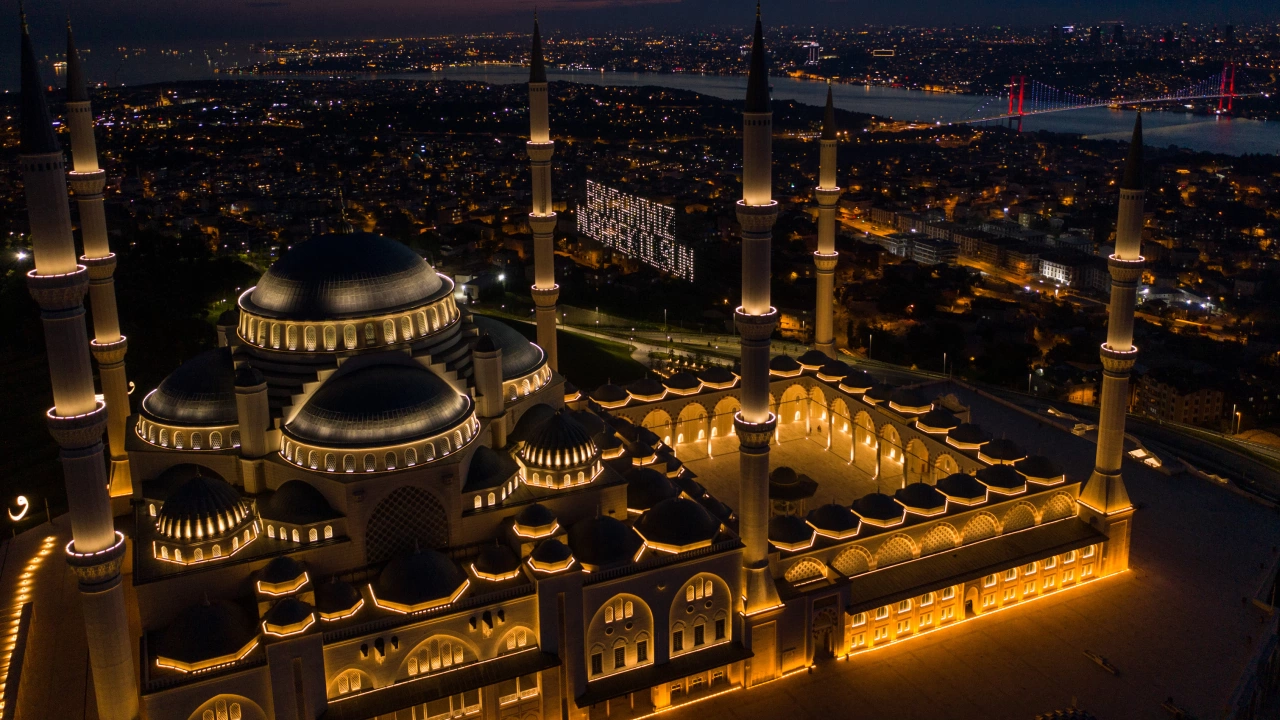 В 85 милионна Турция днес 11 март започва свещеният мюсюлмански Рамазан