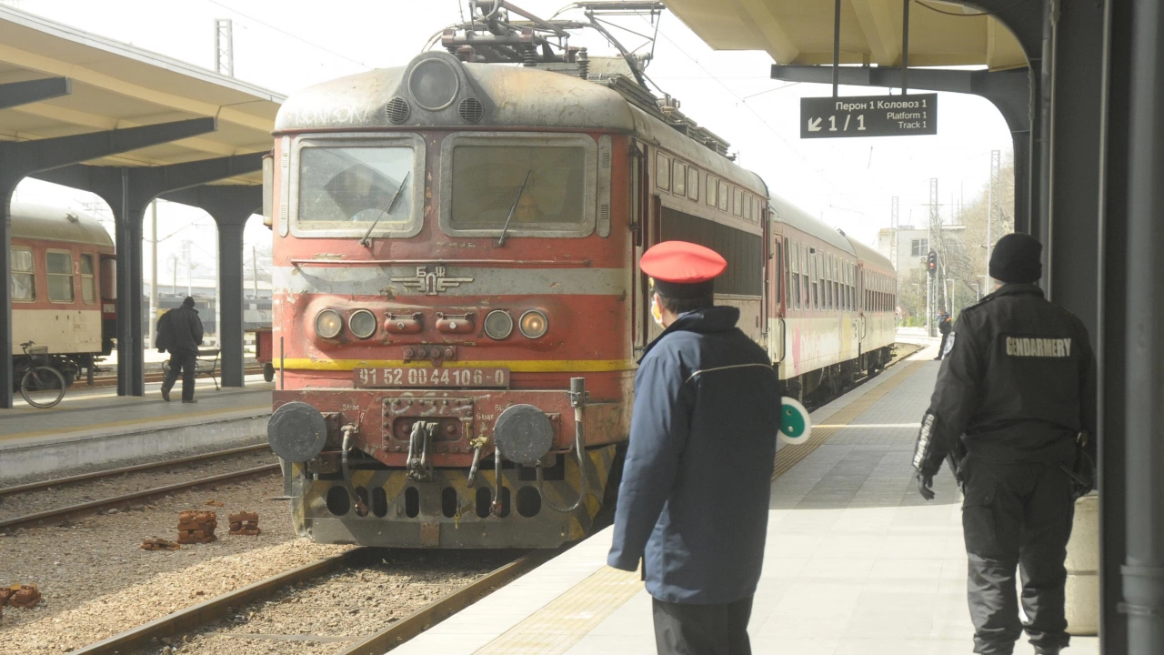 Седем влака тръгнаха със закъснение от Централна гара София Композициите