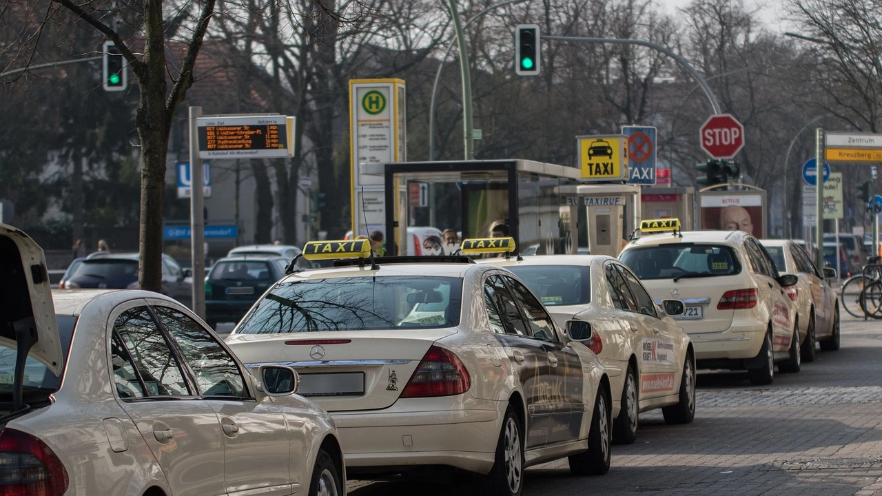 Между 1500 и 2000 таксиметрови шофьори от цяла Румъния протестират