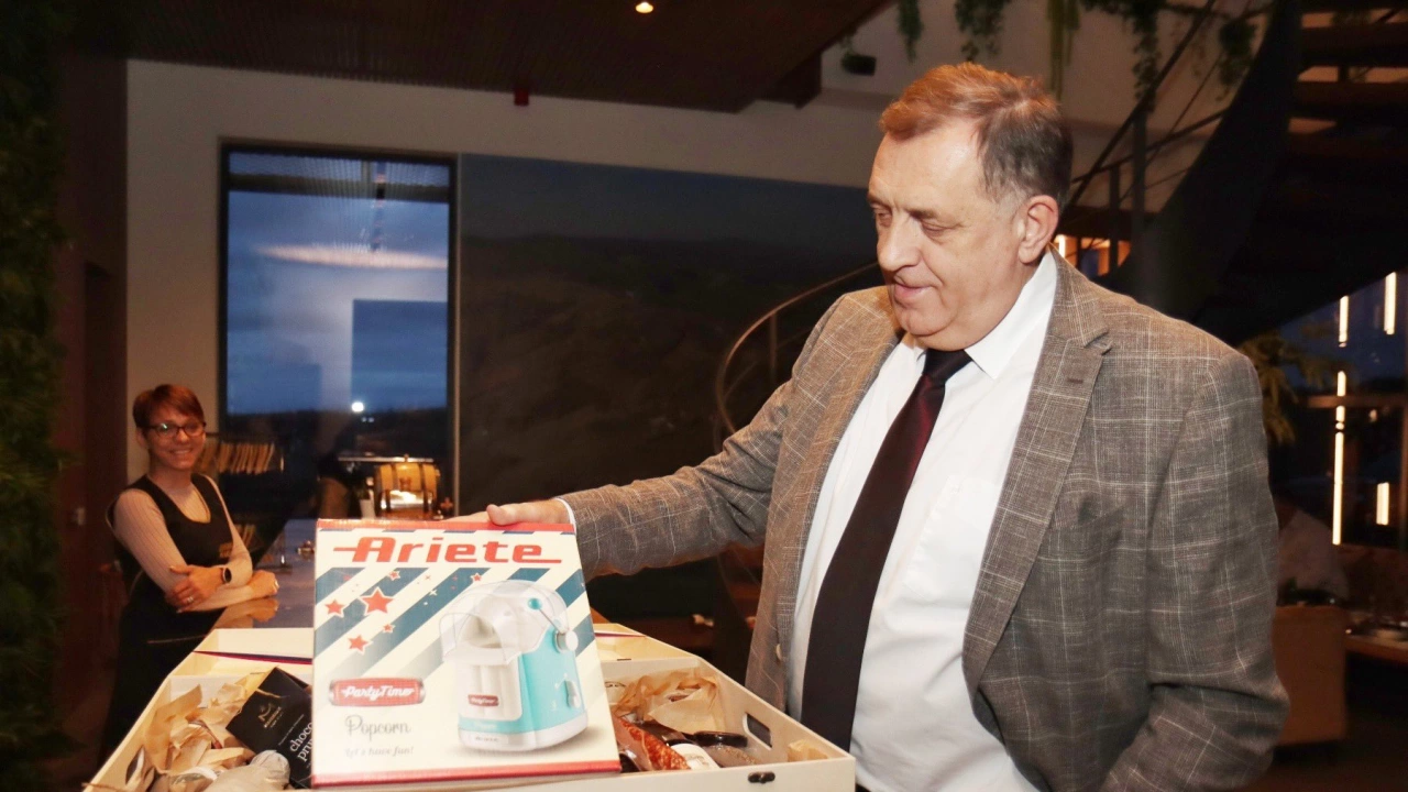 Президентът на босненската Република Сръбска Милорад Додик получи необичаен подарък