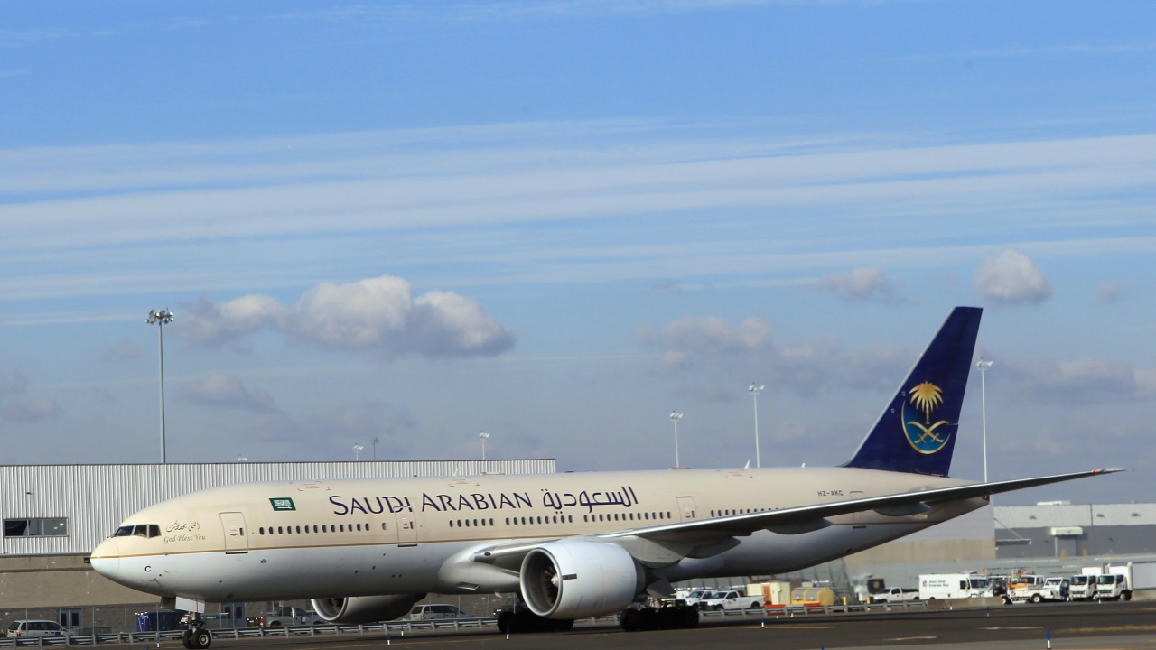 Саудитският суверенен фонд води преговори, за да купи националния авиопревозвач