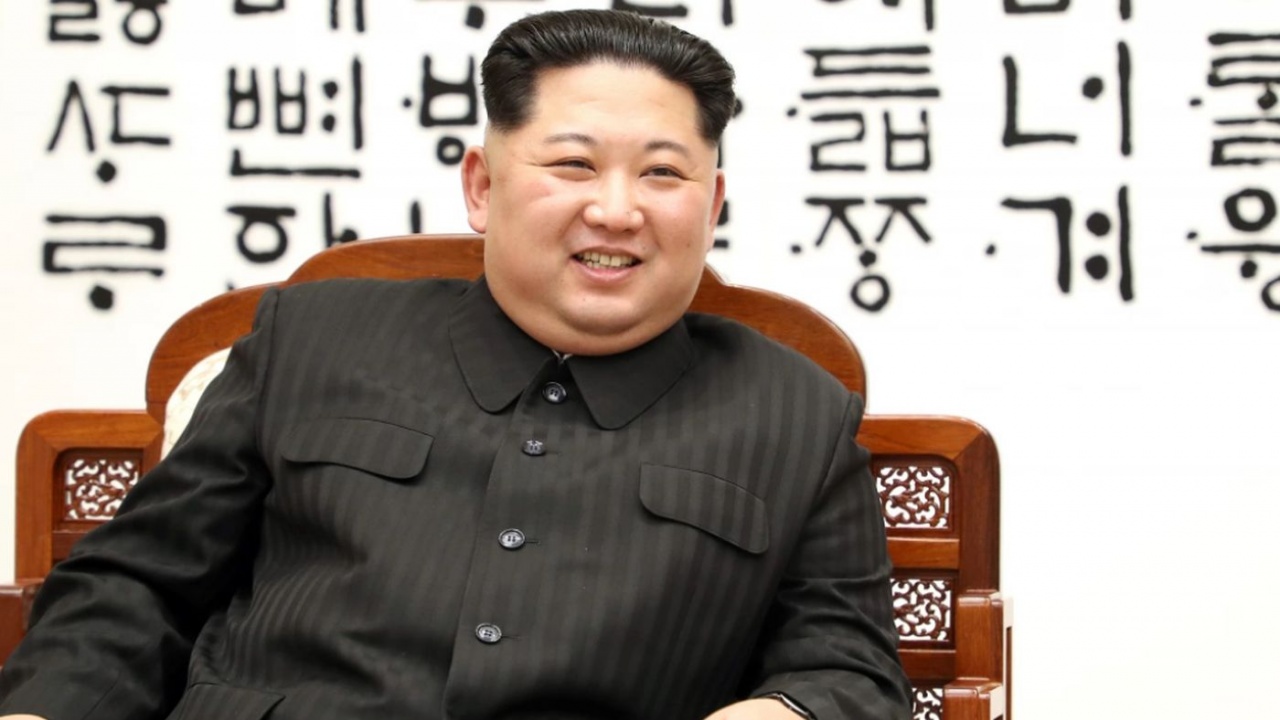 Ким Чен-ун наблюдава изпитания на ракетни установки със "суперголям калибър", способни да поразят Сеул