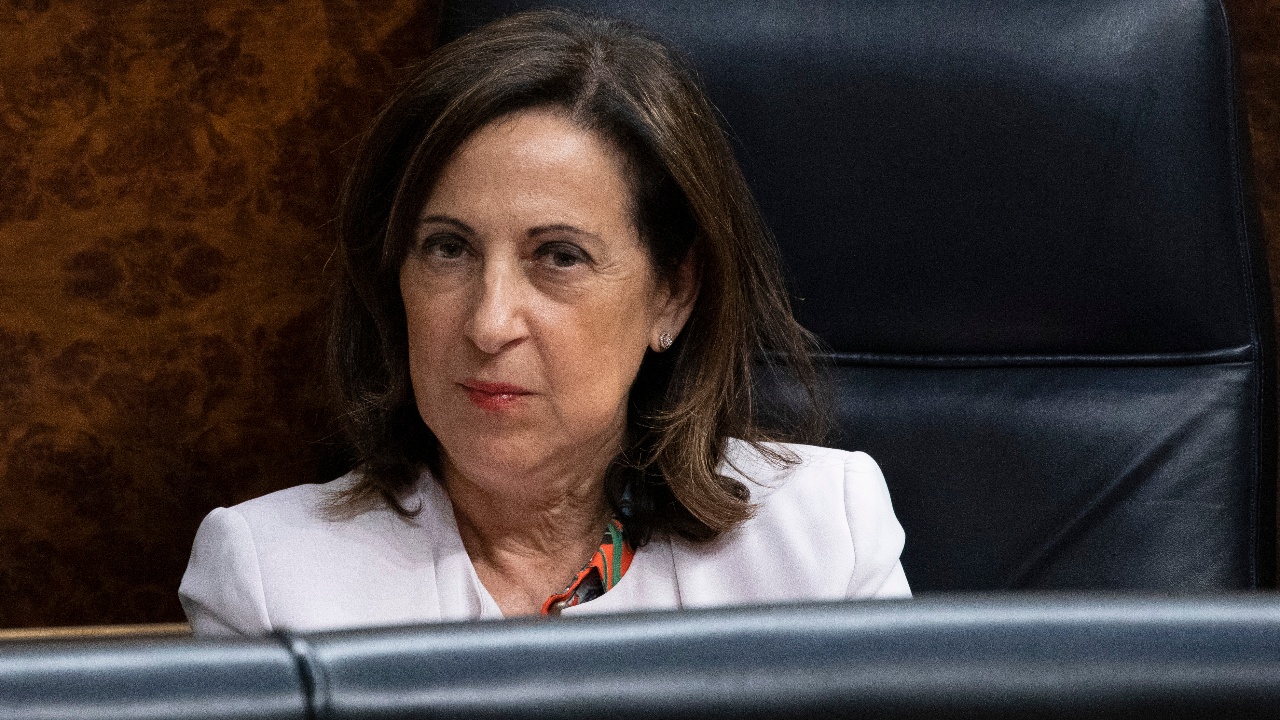 Испанският министър на отбраната Маргарита Роблес призна пред обществеността в