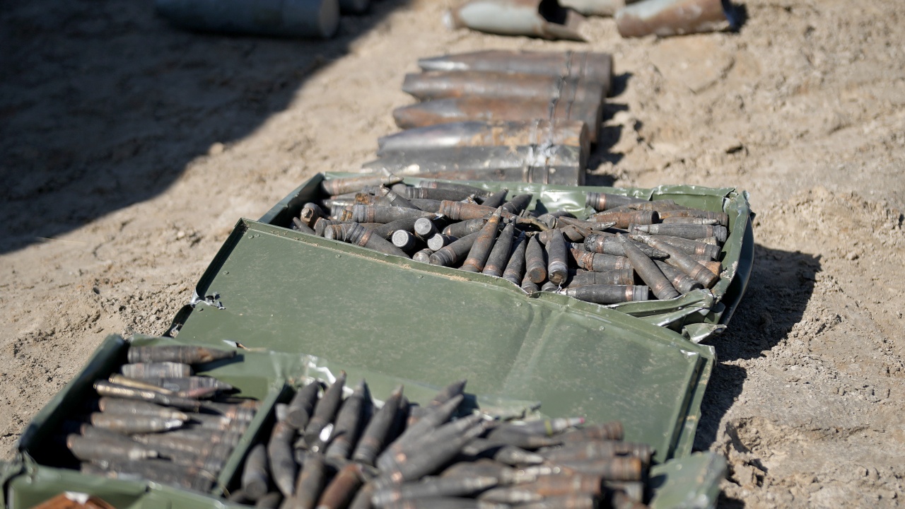 Киев се надява до април да разполага с достатъчно боеприпаси на бойното поле