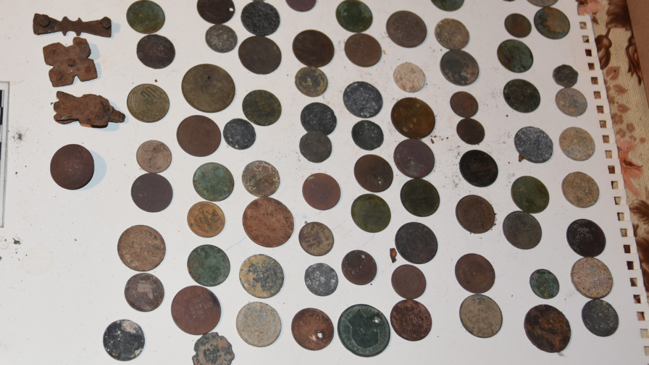 Иззеха стотици антични монети и предмети от къща в Кюстендилско