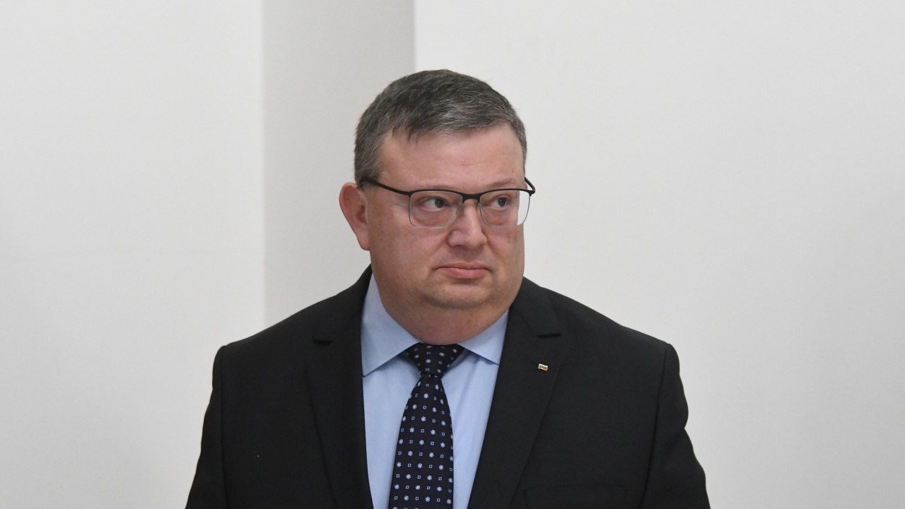 Прокурорската колегия на ВСС изслушва Сотир Цацаров за Нотариуса