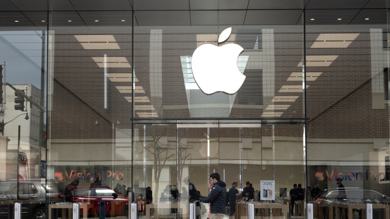 Нов удар по Apple: САЩ обвиняват компанията в монопол, изкуствено повишаване на цените и нелоялна конкуренция
