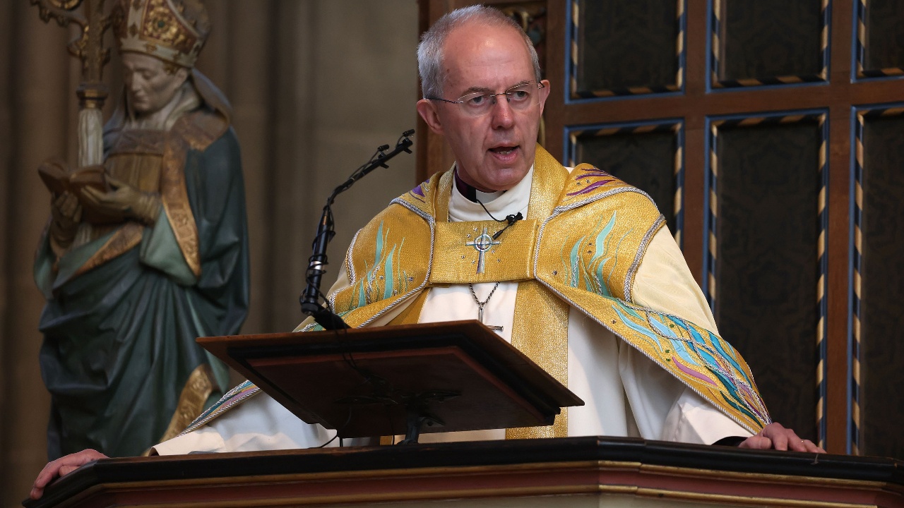 Архиепископът на Кентърбъри Джъстин Уелби призова хората да оставят на