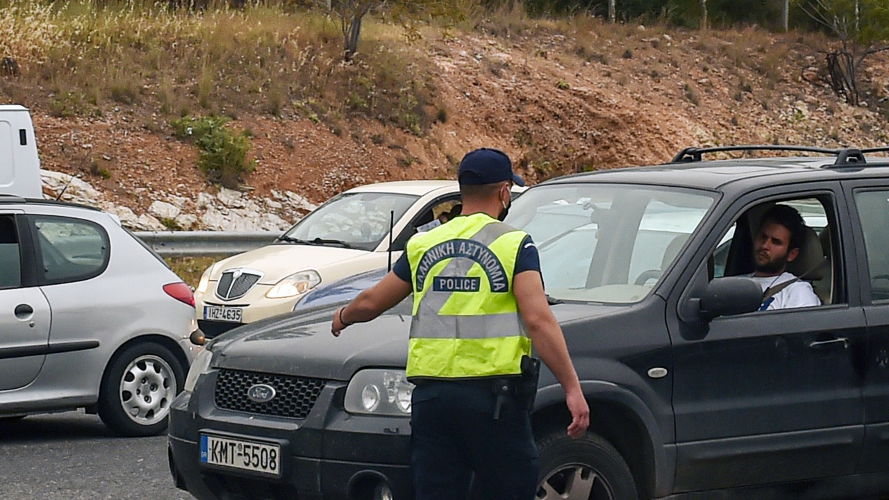 Гръцките власти съобщиха, че са конфискували повече от три тона