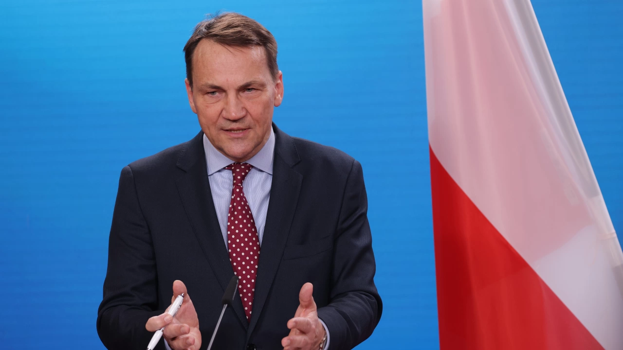 Полският външен министър Радослав Сикорски направи ироничен коментар за вота