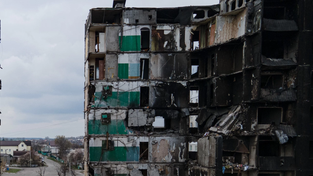 Руски танк разруши жилищна сграда в погранично с Украйна село