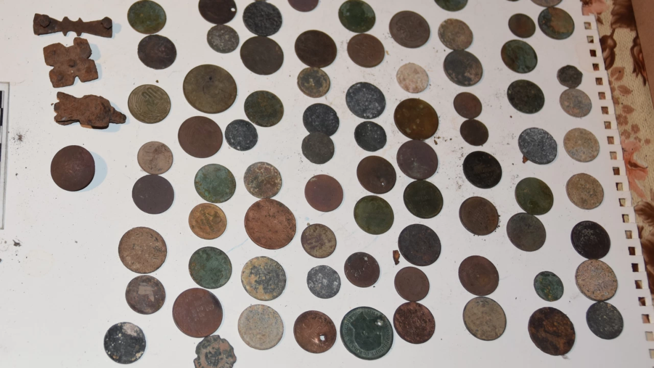 Кюстендилски криминалисти иззеха откриха и иззеха множество предмети с културно историческа