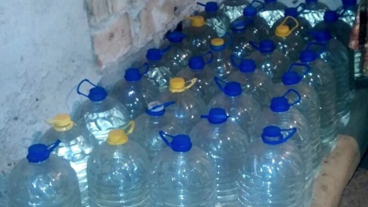 Полицаи иззеха близо 600 литра домашна ракия предназначена за продажба