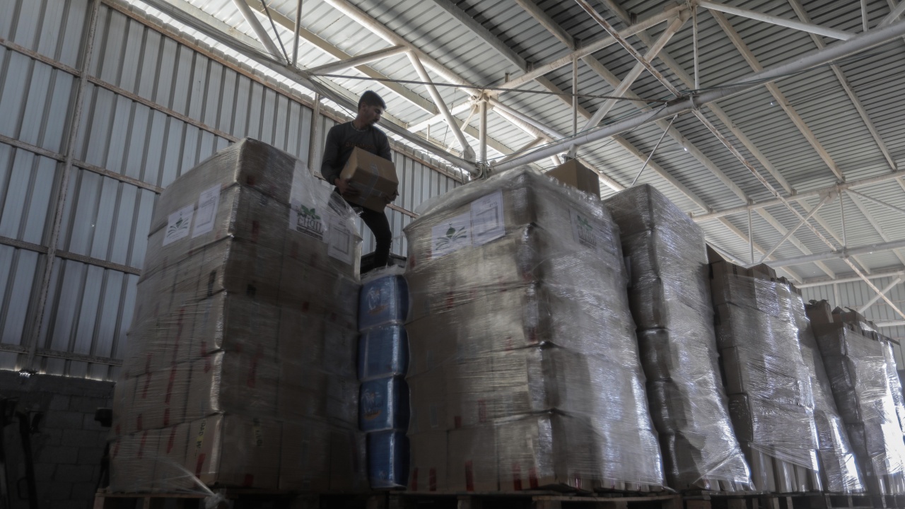 Днес Тайланд започна доставки към Мианмар по хуманитарна инициатива, с