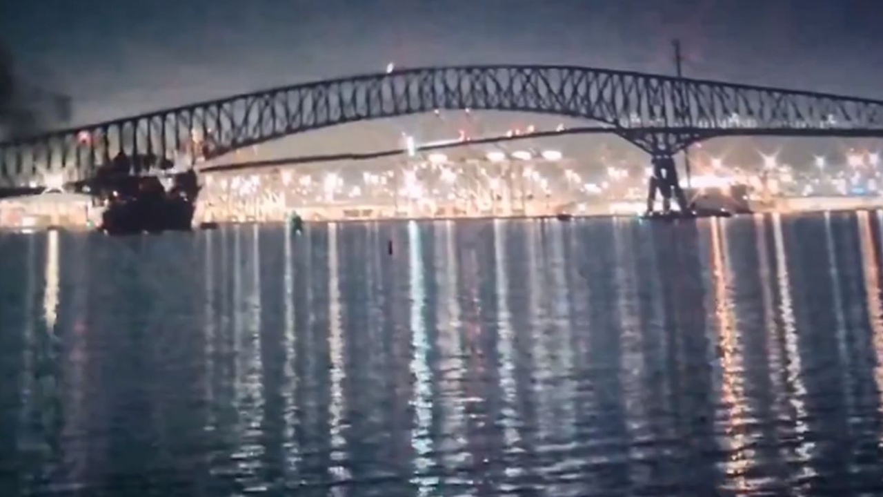 Мостът Франсис Скот Кий в Балтимор, щата Мериленд, се срути